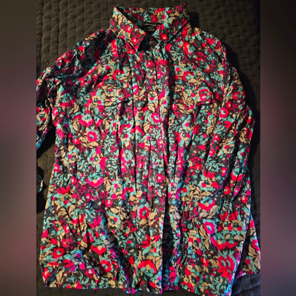100% Cotton Blouse. Moda International. Size L.